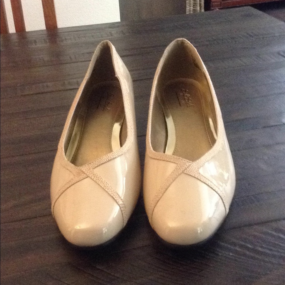 Soft Style nude pumps 12W new